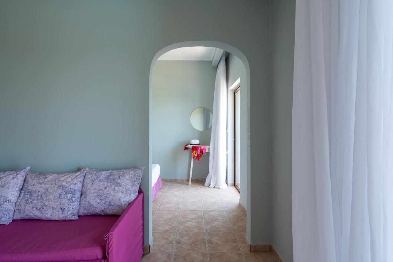 Serenity Hideaway Palaiochora Ngoại thất bức ảnh