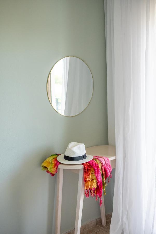 Serenity Hideaway Palaiochora Ngoại thất bức ảnh