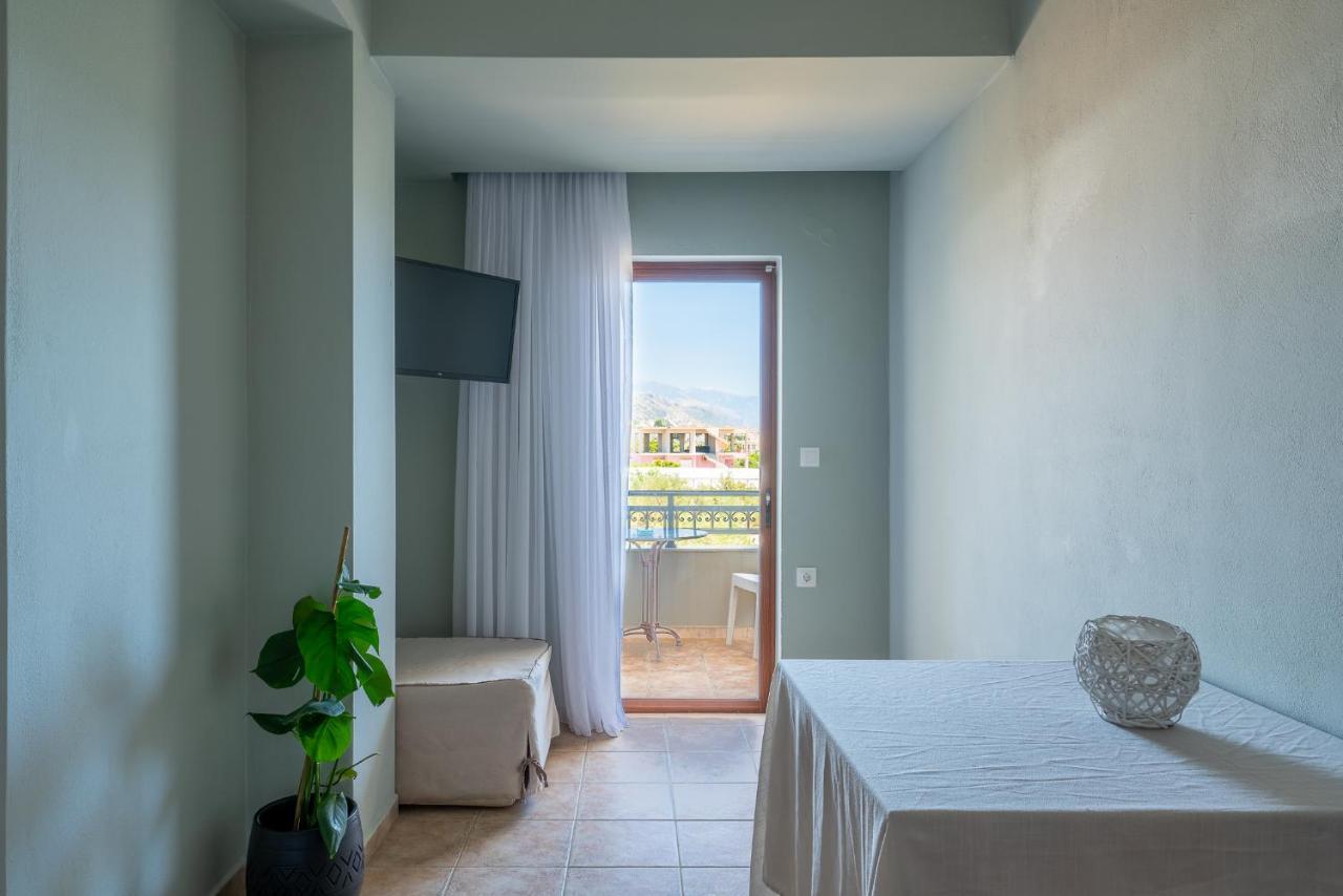 Serenity Hideaway Palaiochora Ngoại thất bức ảnh