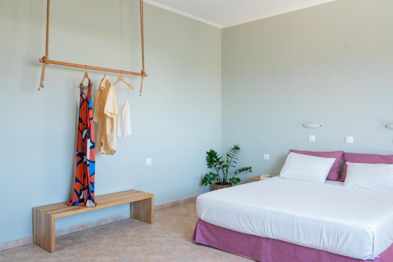 Serenity Hideaway Palaiochora Ngoại thất bức ảnh